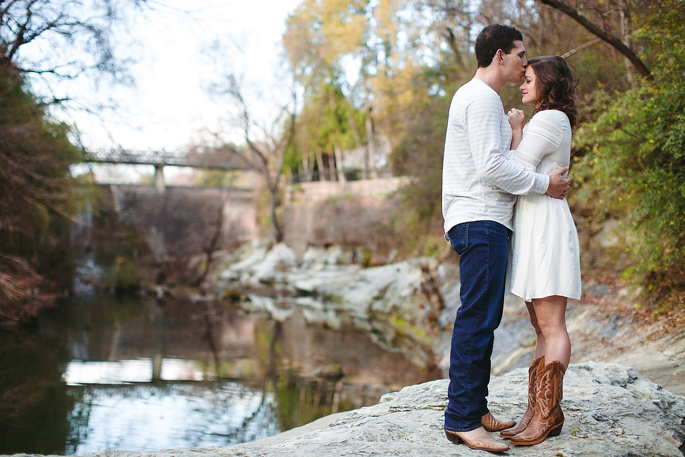 Engagement Photos at Lakeside Park in Highland Park, Texas © John Christopher Photographs | Dallas Wedding and Portrait Photographer